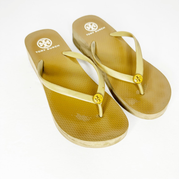 TORY BURCH Wedge Platform Flip Flop SANDAL Khaki Beige rubber medallion 8.5 - Picture 2 of 5